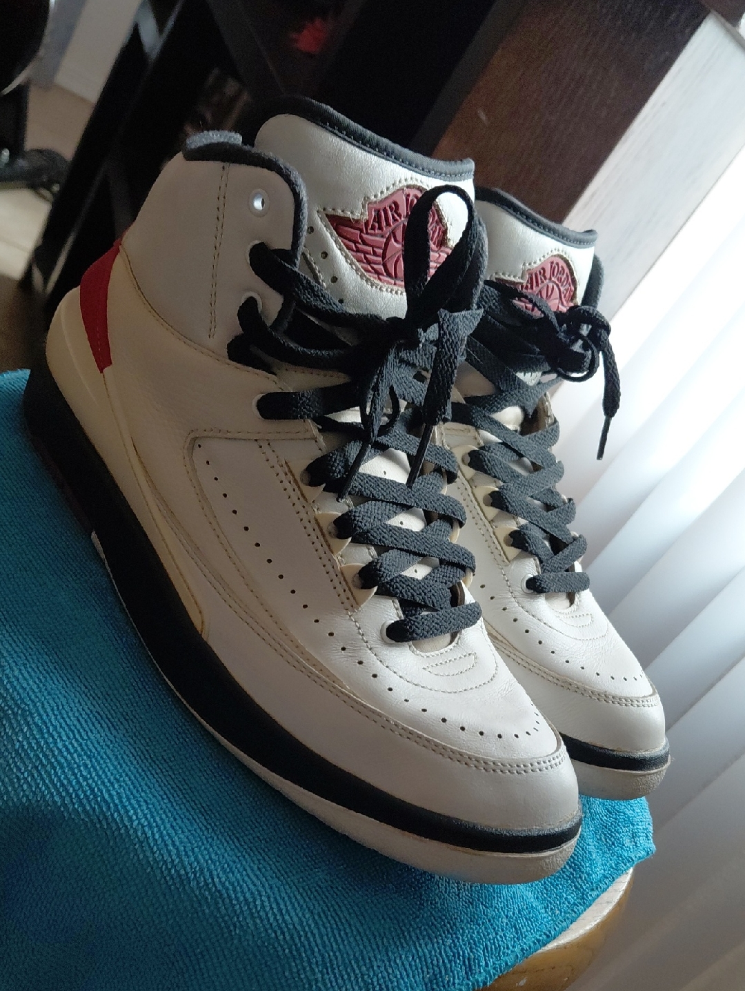 Jordan Men’s Cream, Black And Red Mid-Top Sneakers
